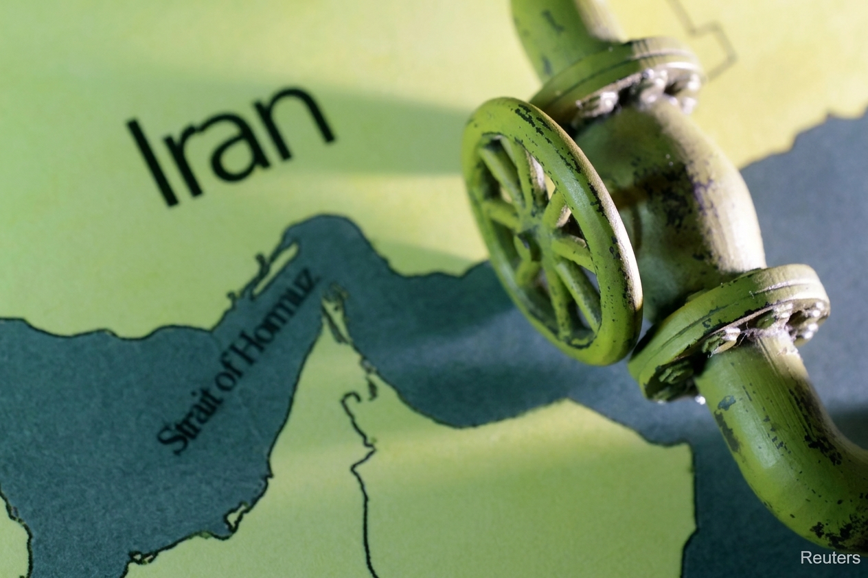 Hormuz Oil, LNG Shipments Hit 6-Month High, US Commander Says